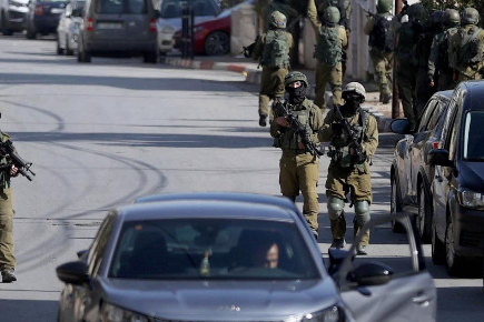 İsrail güçleri Batı Şeria'da 32 Filistinliyi daha gözaltına aldı